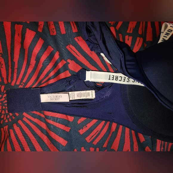 Victoria's Secret bra, size 34DD or 34E - Picture 3 of 8